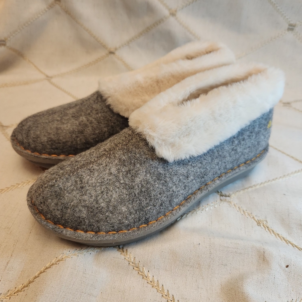 Clarks Cloudsteppers Step Flow Low Slippers 7 Gray Felt Cream Fur Comfort